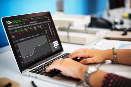 Should You Quit Your Job To Trade Stocks? A Complete Guide  5
