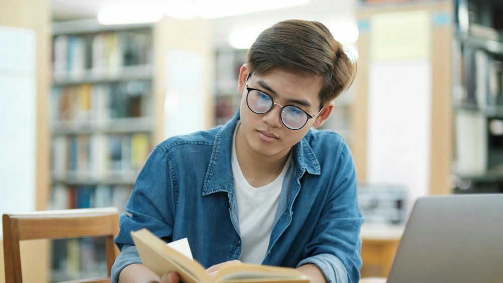 The Importance of Book Reviews in Promoting a Love of Reading among Students 2