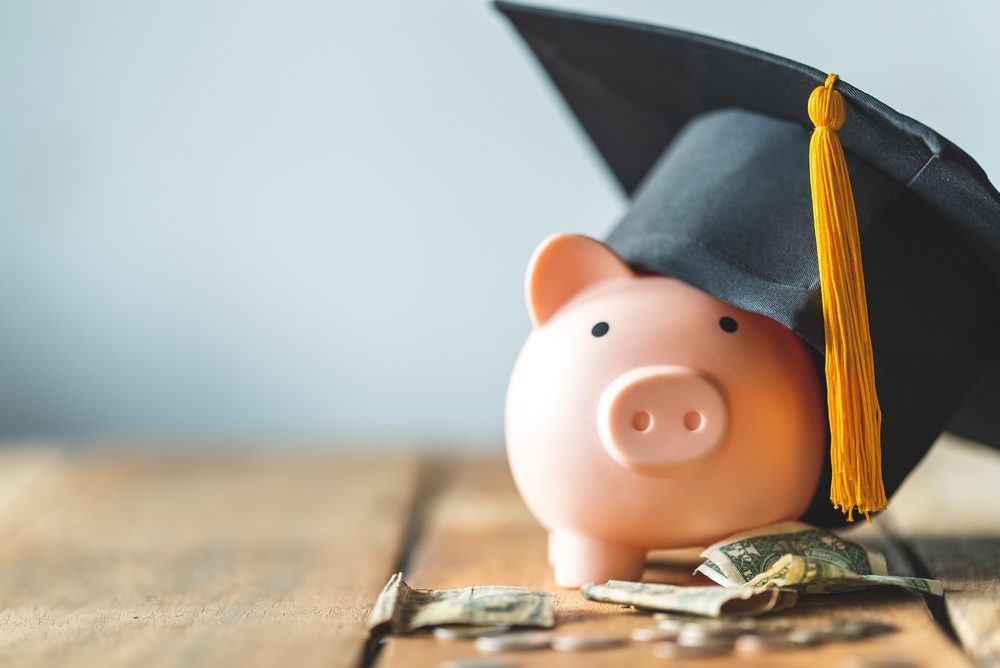 The Ultimate Guide to Pay for College and Avoid Debt 1 Pay for College and Avoid Debt